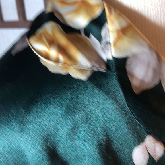 Victoria's Secret Green Floral Satiny Sleep Shirt Button Down Long Sleeve Size M - Picture 9 of 14